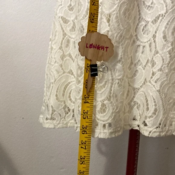 APT. 9 Size 10 A-line off white lace sleeveless 100% nylon dress with lining. - Picture 2 of 7